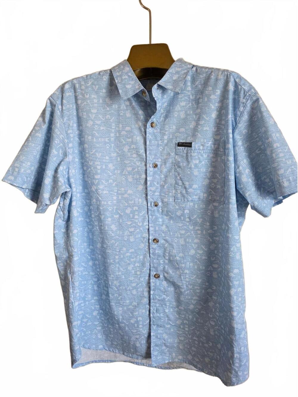 Columbia Light Blue Short Sleeve Button-Up Shirt with Outdoor Print Size Large